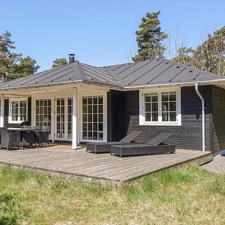 3 Bedroom Gorgeous In Semesterbostad *